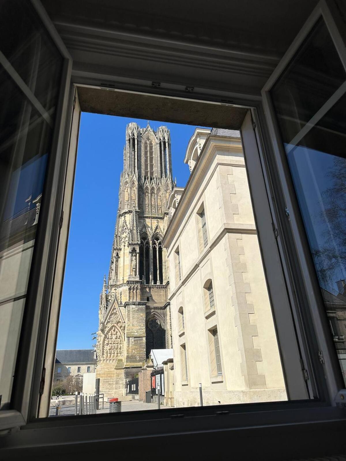 Le Petillant - Cathedrale Reims Zewnętrze zdjęcie