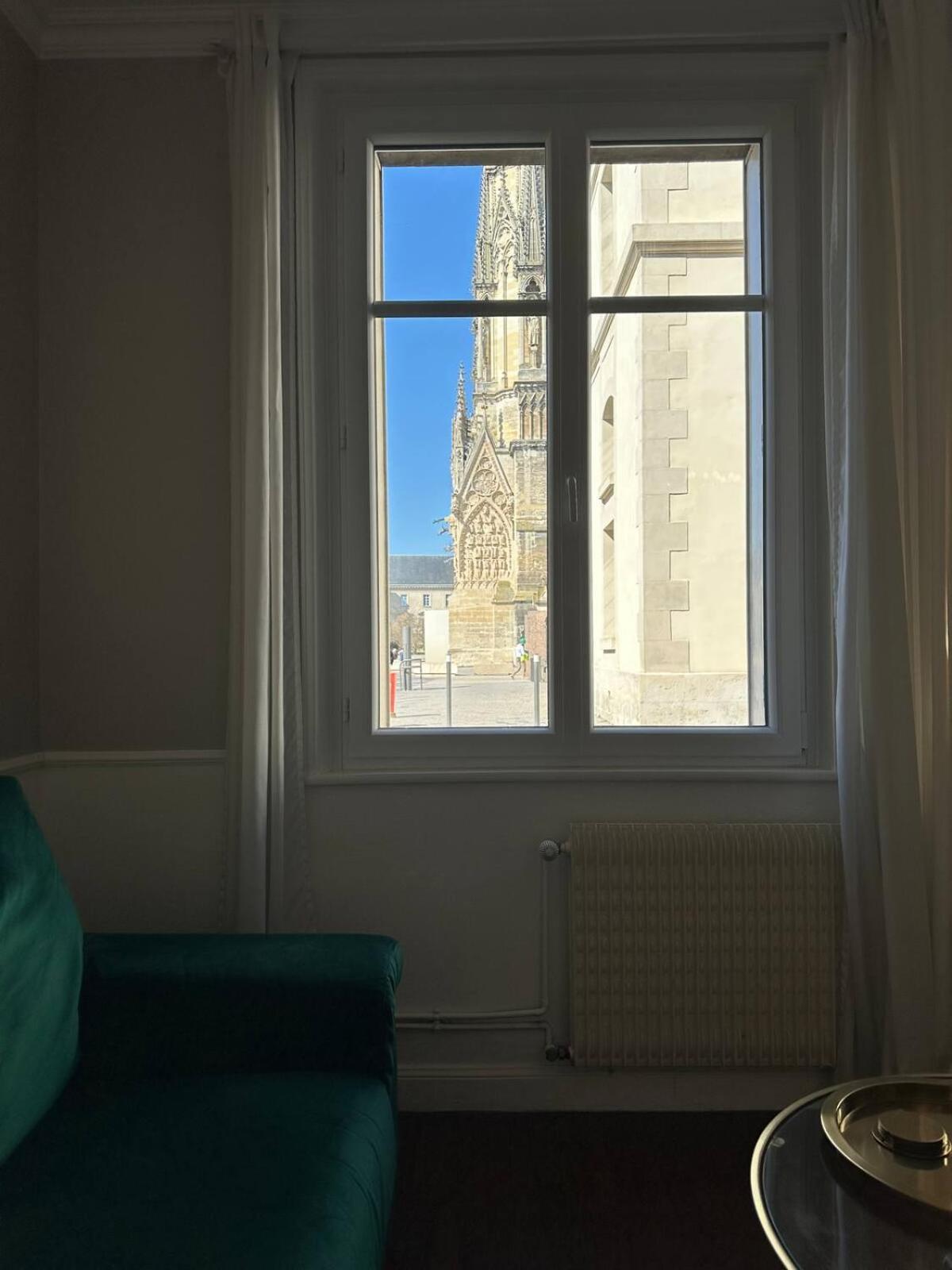 Le Petillant - Cathedrale Reims Zewnętrze zdjęcie