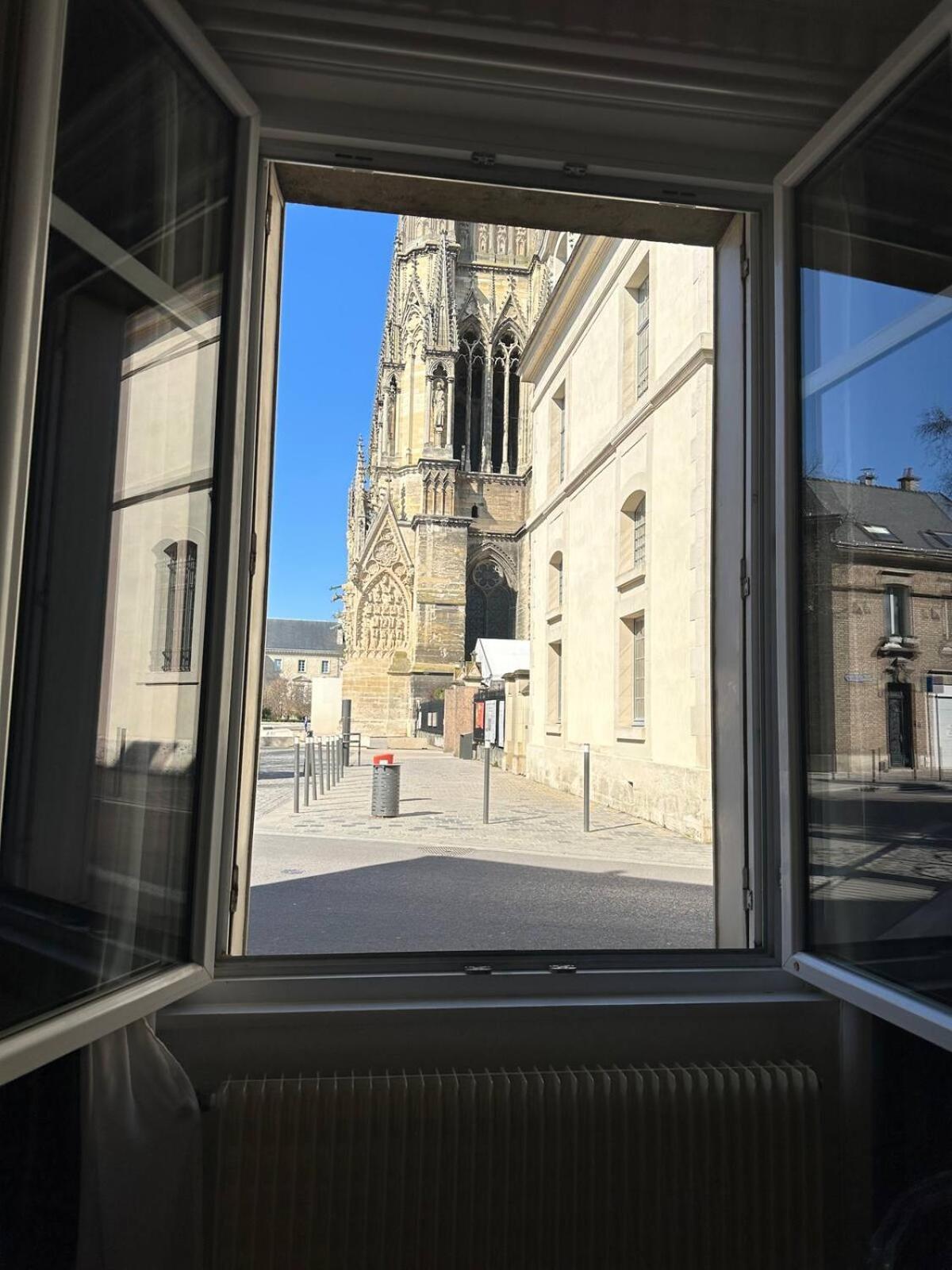 Le Petillant - Cathedrale Reims Zewnętrze zdjęcie